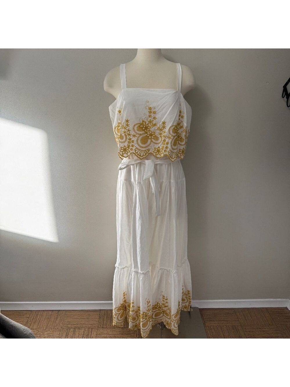 Laura White and Gold Maxi Sleeveless boho Dress size 16